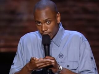 Deze 5 comedians laten je keihard lachen op Blue Monday