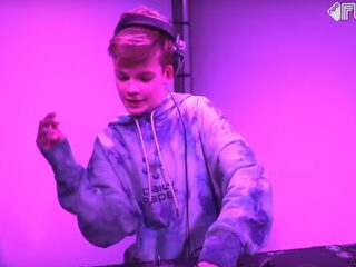 Nog maar 12-jarige DJ Bassa doet keiharde liveset bij FunX