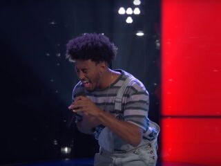 Auditie van 18-jarige zanger met bijzondere stem gaat viral