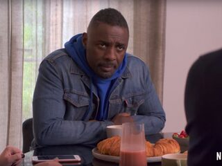 Kijk toe hoe Idris Elba struggelt als DJ en nanny in nieuwe Netflixserie 'Turn Up Charlie'