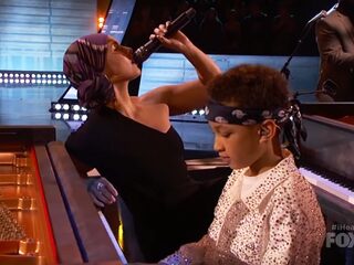 Prachtig duet: Alicia Keys treedt samen met 8-jarig zoontje op