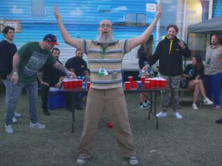 Post Malone neemt je mee op toer in zijn videoclip 'Wow'