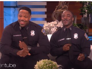 Zingende Amerikaanse politieagenten Michael en Moe gaan viral