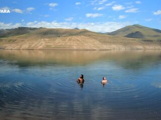 Akwasi en Tygo Gernandt maken prachtige reis over de gevaarlijkste wegen van Lesotho