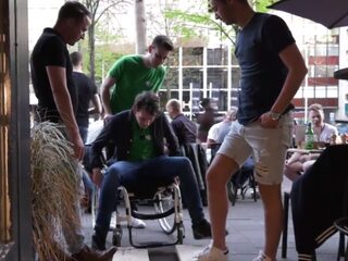 Uitgaan in een rolstoel, hoe is dat?