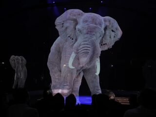 Levensechte hologrammen vervangen echte dieren in circus Roncalli