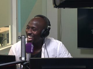 Fernando accepteert challenge om tattoo te zetten bij FunX-luisteraar