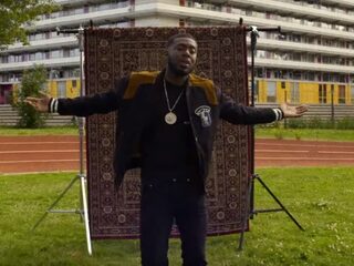 Henkie T en JoeyAK doen het samen op 'Snelle jongen dunne jasje'