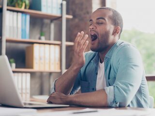 Een powernap op je werk verbetert je prestatie