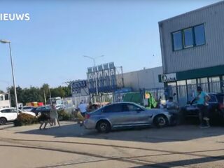 Auto rijdt publiek in bij autoshow in Purmerend: drie gewonden