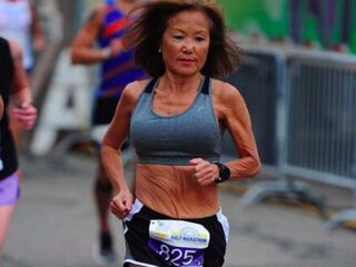 71-jarige oma verbreekt wereldrecord halve Marathon