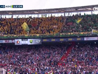 Het regende knuffels voor zieke kinderen tijdens Feyenoord - ADO Den Haag
