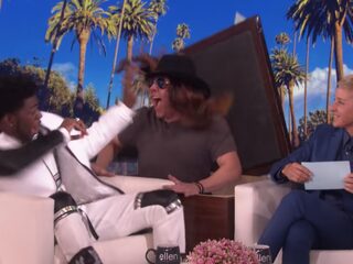 Lil Nas X schrikt zich te pletter bij The Ellen Show