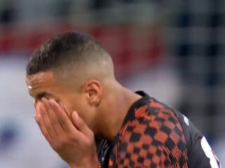 Mo Ihattaren krijgt prachtig applaus van FC Utrecht-supporters