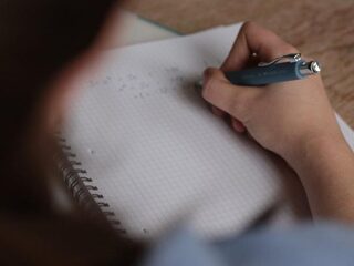 Weinig diversiteit en veel stereotypen in Nederlandse schoolboeken