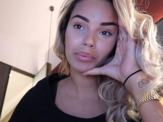 Monica Geuze vertelt in emotionele vlog over relatiebreuk met Lars Veldwijk