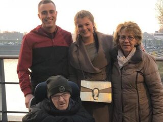 Held Mike wil kerstkaarten inzamelen voor eenzame ouderen in tehuis