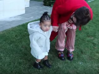Kylie Jenner geeft Stormi een levensgroot huis voor Kerstmis