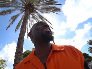 Churandy Martina in Jachtseizoen op Curaçao