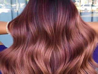 Dit is dé haartrend voor brunettes in 2020: rosé bruin!