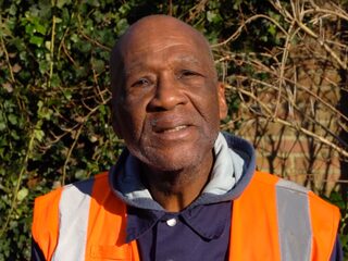 Na 22 jaar moet dakloze 'King George' (65) terug naar Suriname