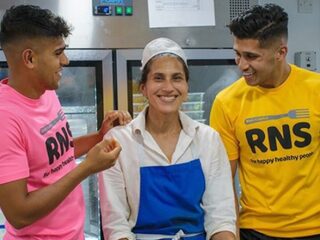 Tienerbroers beginnen bedrijf om moeder te laten stoppen met werken