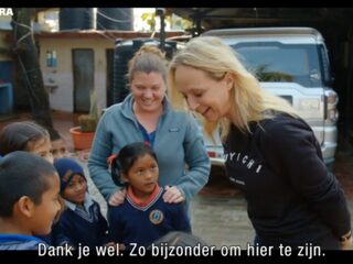Kijkers onder indruk van Maggie die zorgt voor tientallen weeskinderen in Nepal