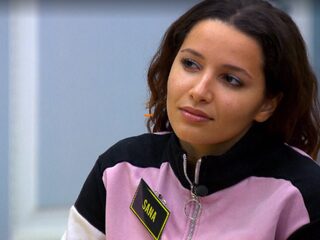 Ruzie Emma en Sana loopt uit de hand in 'Dream School'