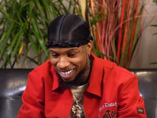 Kids stellen vragen aan Tory Lanez: 'Waarom gooi je geld naar strippers?'