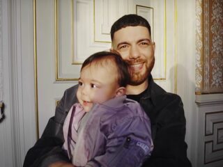 Murda dropt clip met schattige familiebeelden voor jarig dochtertje