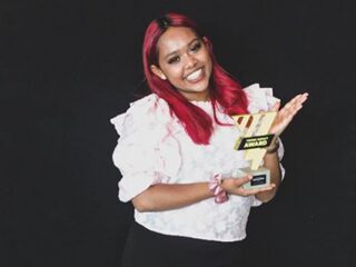 Shanayla (17) vecht voor gelijke kansen voor iedereen in het onderwijs en wint award