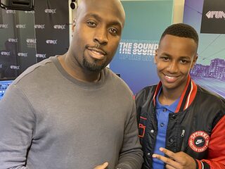 Jasem (14) wil radio-dj worden en ontmoette vandaag zijn voorbeeld Fernando