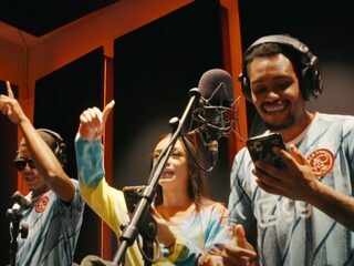 Sarita Lorena, Neres en Danilo maken welkomstnummer voor nieuwe Braziliaanse Ajax-speler