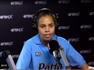 Straatvoetbalster Rocky over haar coming out: "Mijn enige liefde was voetbal, ik sliep letterlijk met een bal in bed"