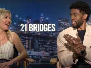 Chadwick Boseman leverde eigen salaris in om loon Sienna Miller te verhogen
