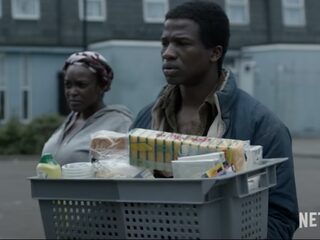 Sudanees vluchtelingenkoppel belandt in gestoord horrorhuis in Netflix-film 'HIS HOUSE'