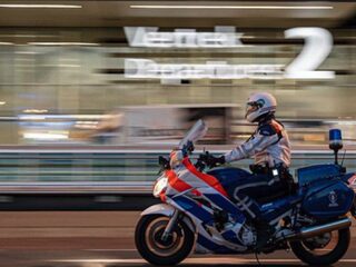 Man dreigt met mes op Schiphol