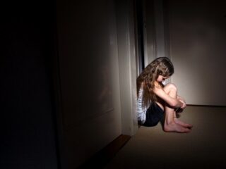 Acht jaar cel en tbs voor leraar na online seksueel misbruik van 70 kinderen