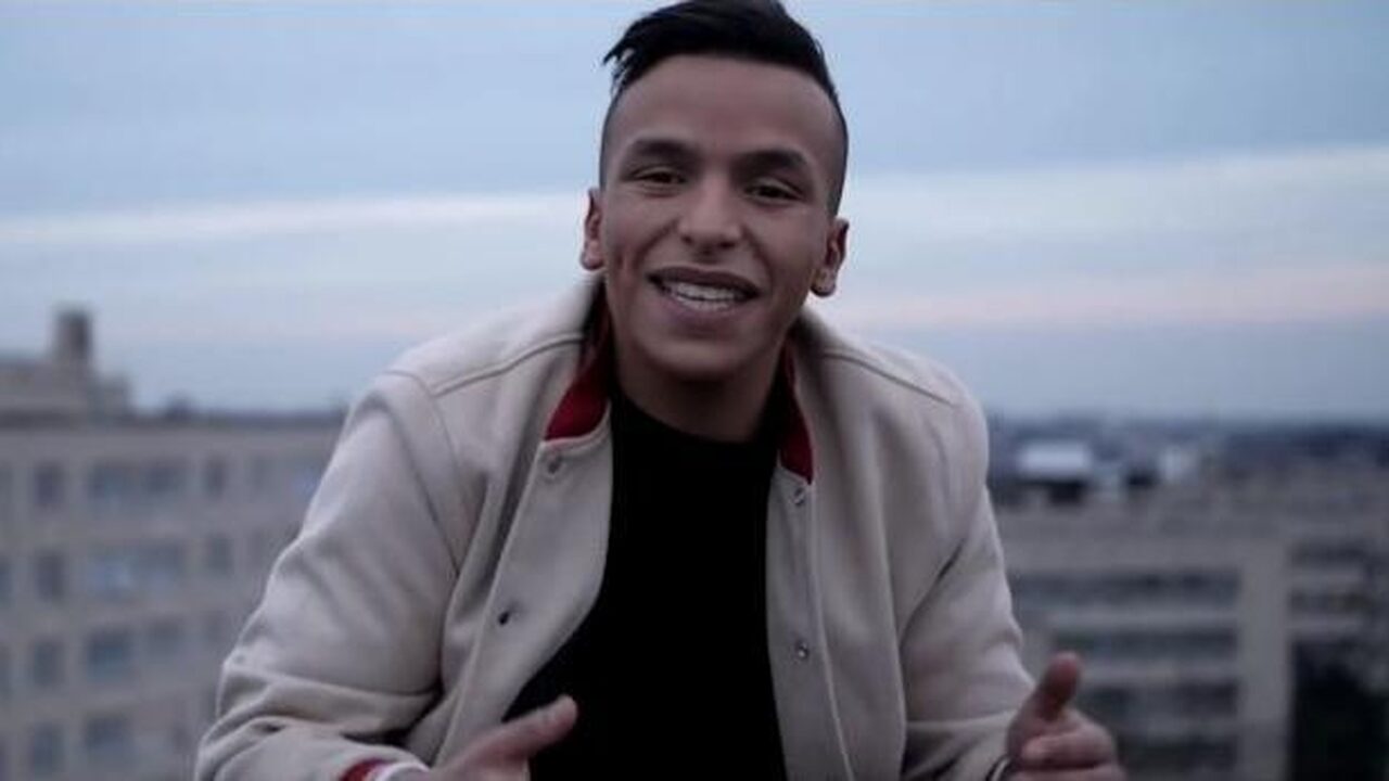 soufiane eddyani is een slimme jongen die jou helpt om te soufiane eddyani is een slimme jongen die jou helpt om te