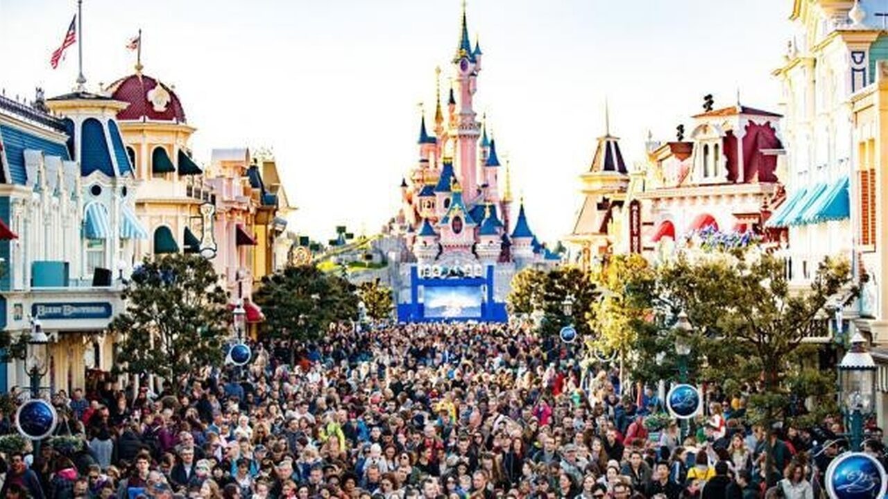 Disneyland Parijs investeert miljarden en gaat flink