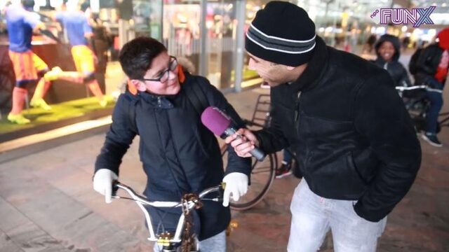 Yahia deelt complimentjes uit op Nationale Complimentendag