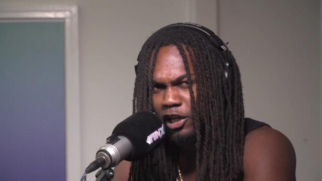 Julius maakt de studio onveilig met sessie bij Youssef & Ouassima