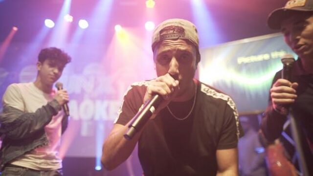 Vieze dansjes, gezellige optredens en een paar valse noten tijdens FunX Karaoke