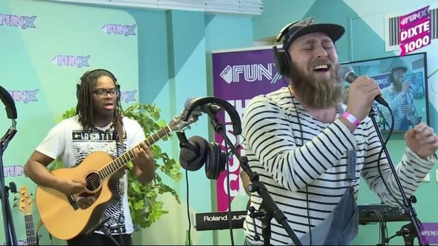 Le Seton doet mash up van onder andere Hotline Bling, Like Glue & meer!