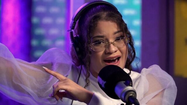 AnishaGF eist haar plek op in sessie bij YOUS!