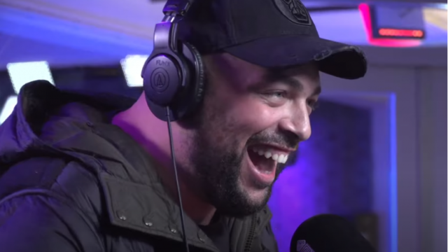 Qucee stort zich opnieuw vol overgave in de Autotune Challenge