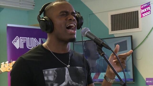 Zefanio covert R. Kelly's Bump N' Grind als een echte baas!