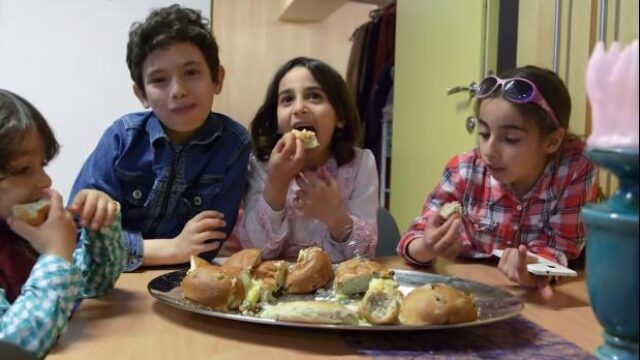 VIDEO: Hoe vast je in een stad waar de zon nooit onder gaat? | FunX