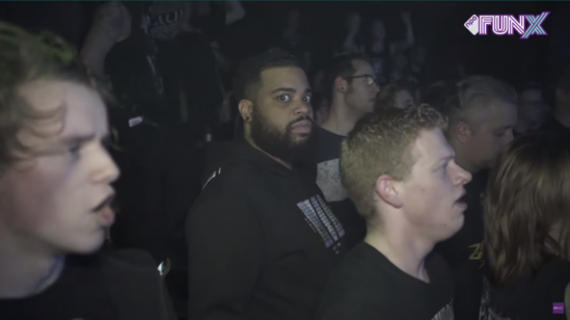 Nixon Pakt Een Fissa: duivels doen op een metal party!