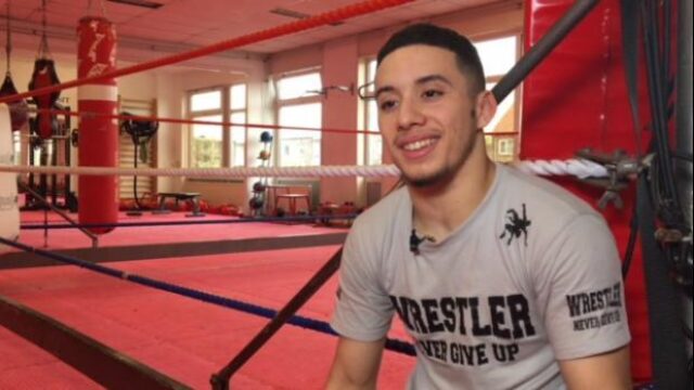 Worstelaar Adam: "Mijn moeder zegt dat ze een betere sporter was dan ik"